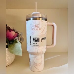 🎉LAST PIECE🎉Stanley 40 oz. Quencher H2.0 FlowState‎ Tumbler Rose Quartz Swirl